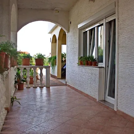 Apartment Dita Nin Exterior photo
